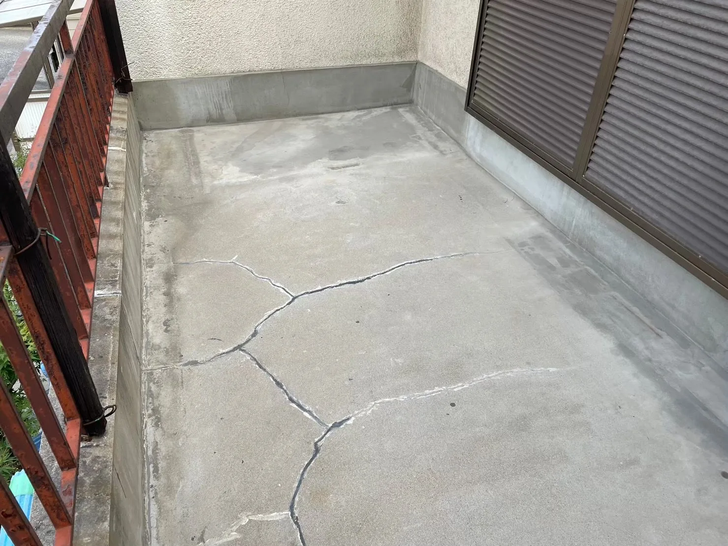 西宮市 戸建て ベランダ防水工事 施工前