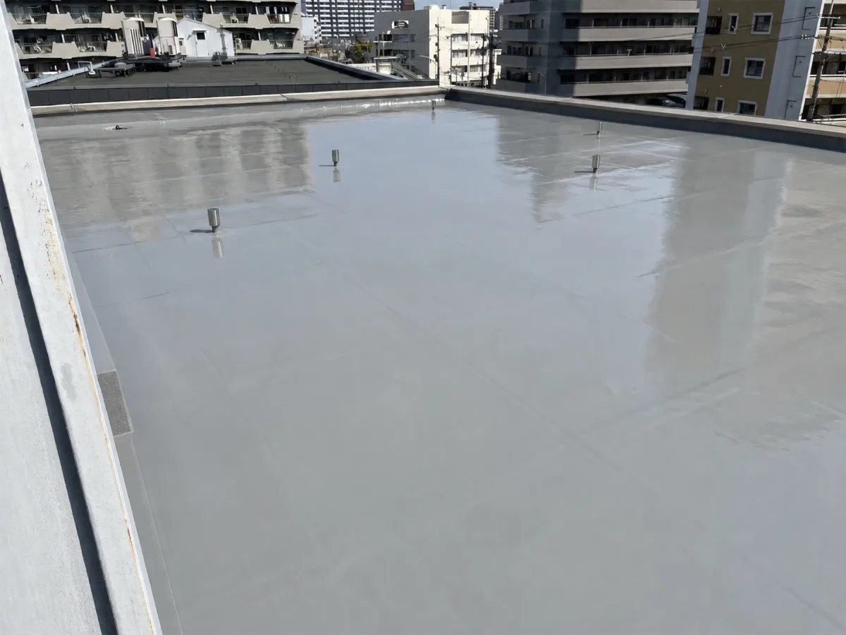 ウレタン塗膜防水完了後の屋上東面3